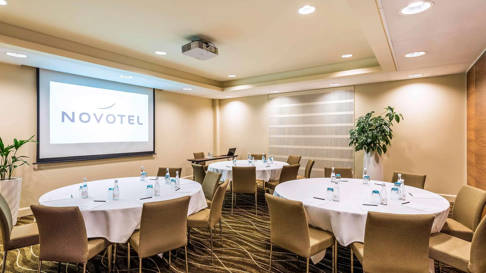 Novotel Christchurch Cathedral Square 4*,  New Zealand